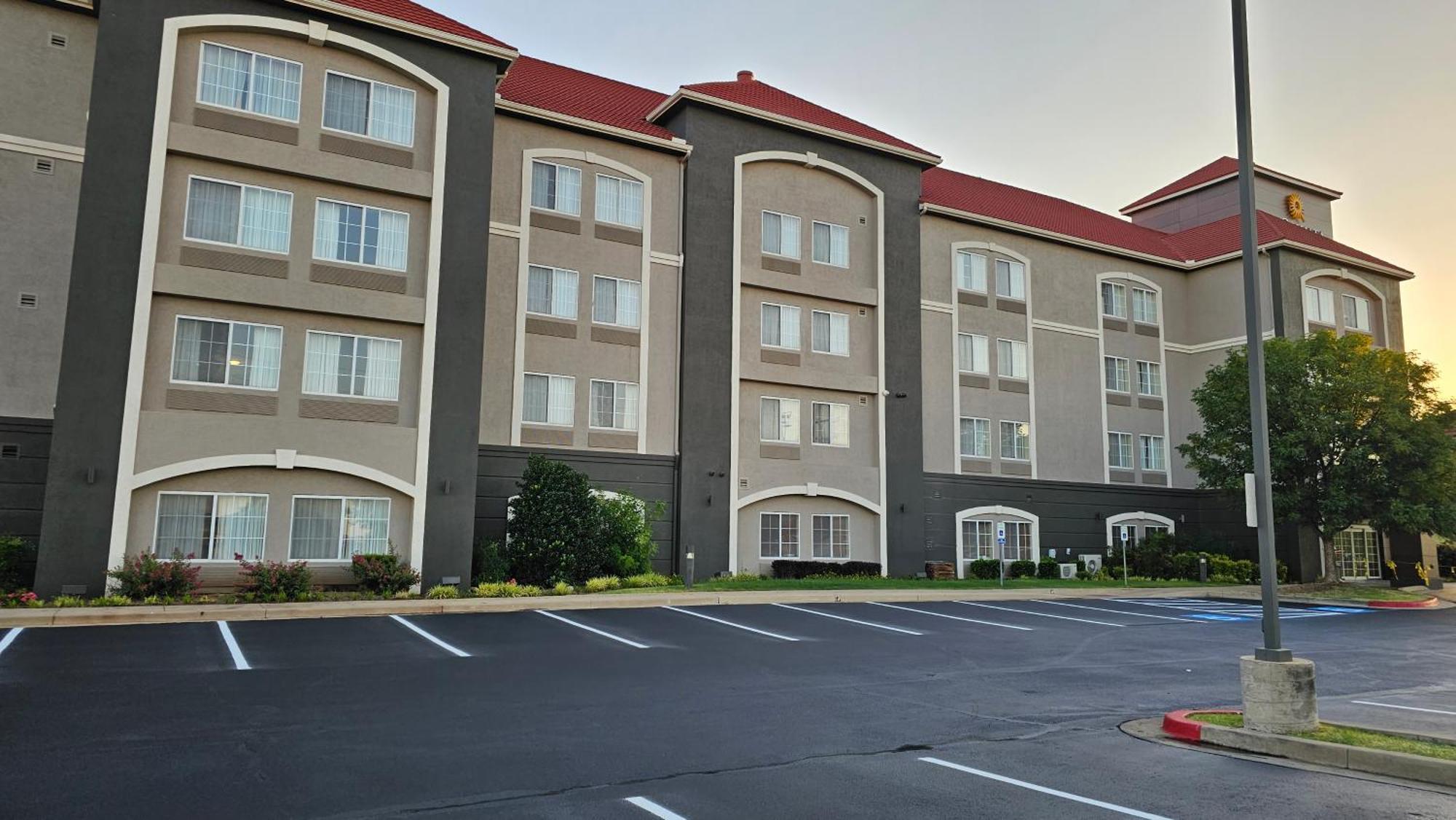 La Quinta By Wyndham Lawton / Fort Sill Hotel Exterior photo